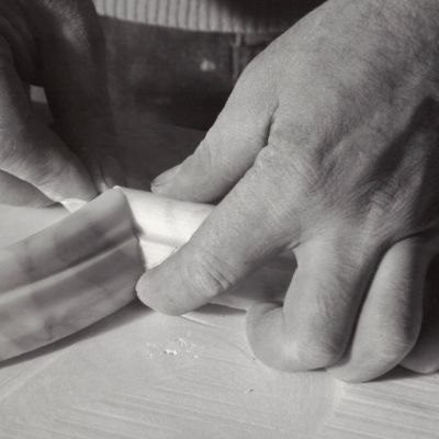 Chi siamo Elemento di arredo urbano in pietra naturale realizzato nel Sannio